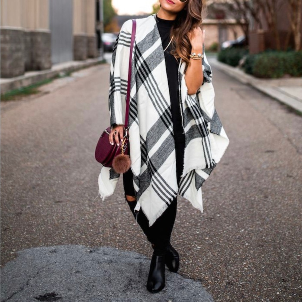 Women’s classic black & white shawl